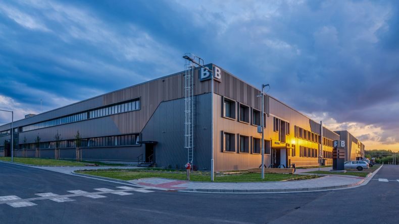 Největší střešní solární elektrárna v ČR vyroste ve výrobním kampusu v Tachově