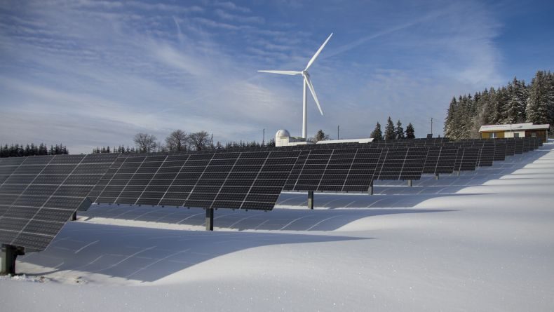 Senát dal zelenou nové vlně obnovitelných zdrojů. Pod revoluční novelou Lex OZE 1 zbývá už jen podpis prezidenta