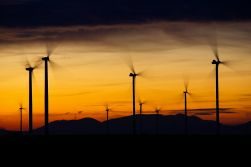 Vydali jsme infomateriál Inspirace pro Česko: Jak funguje komunitní  energetika jinde v Evropě?
