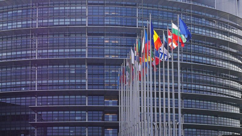 Evropa je blíž akceleraci zelené energetiky: jasná většina europoslanců hlasovala pro odstranění bariér limitujících výstavbu obnovitelných zdrojů