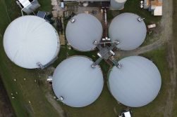Nový impuls pro rozvoj bioplynu v Česku: Svaz moderní energetiky navazuje spolupráci se sdružením CZ Biom a společností agriKomp Bohemia