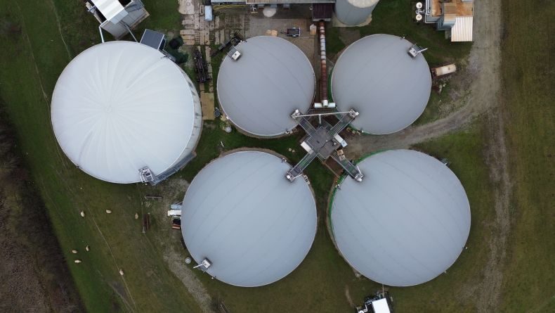 Nový impuls pro rozvoj bioplynu v Česku: Svaz moderní energetiky navazuje spolupráci se sdružením CZ Biom a společností agriKomp Bohemia