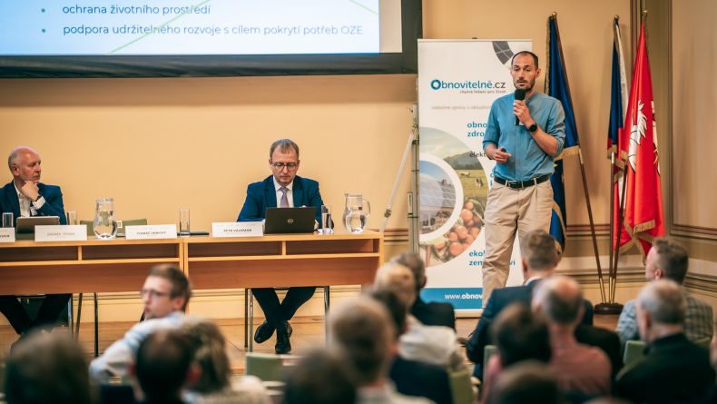 Stovky účastníků zjistily, jak ušetřit a vypořádat se se změnou klimatu. Pardubický kraj hostil roadshow Pro moderní Česko: setkání plná nové energie