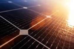 Rychlejší rozvoj větrných a solárních elektráren v ČR zlevní elektřinu i podpoří energetickou bezpečnost