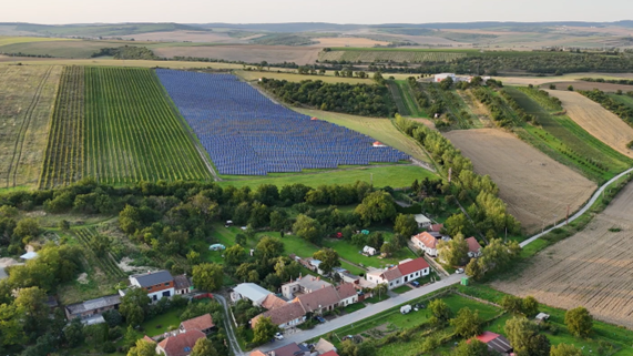 IEA: Spotřeba elektřiny dále poroste, do roku 2030 pokryjí polovinu výroby nízkouhlíkové zdroje. Česko musí zrychlit přípravu nových obnovitelných zdrojů, aby neztratilo dech